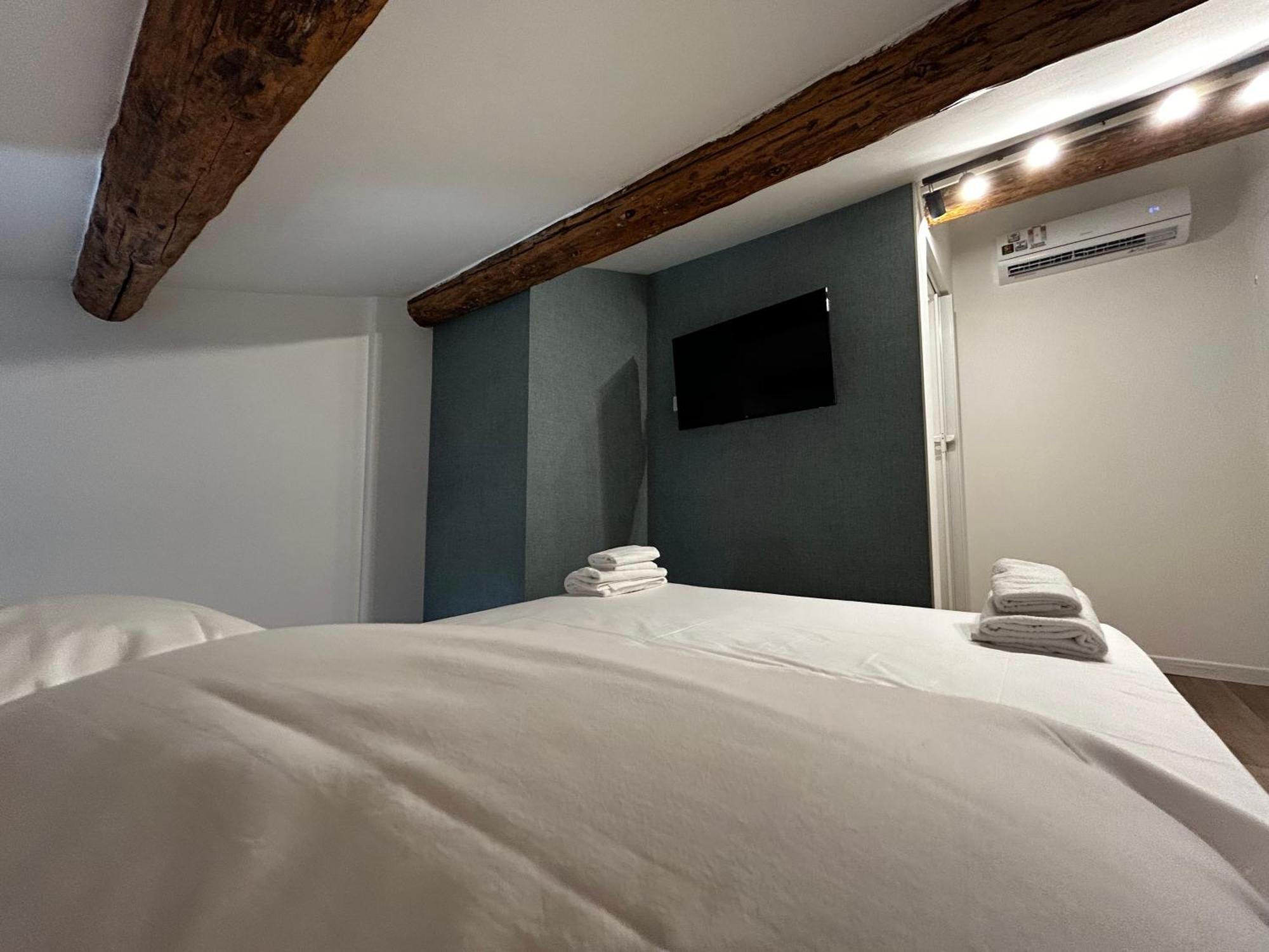 Catullo Lounge And Rooms Near The Airport Caselle  Екстериор снимка