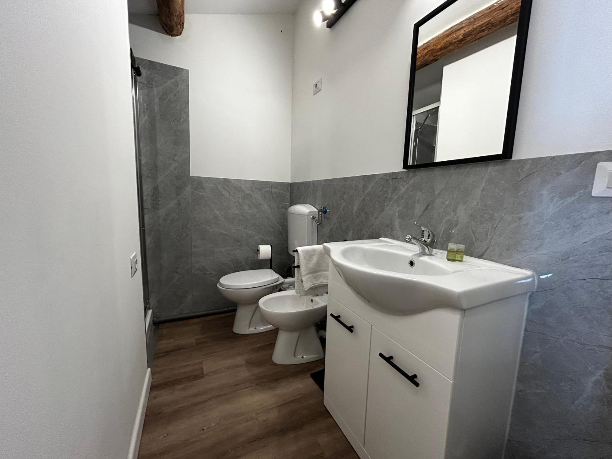 Catullo Lounge And Rooms Near The Airport Caselle  Екстериор снимка